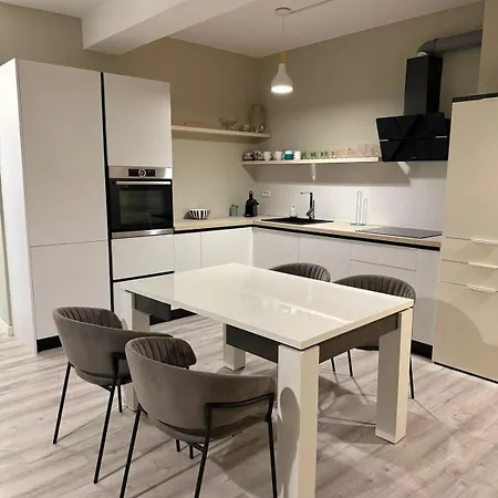 Modern Scandinavian Kodra E Diellit 2 Appartement
