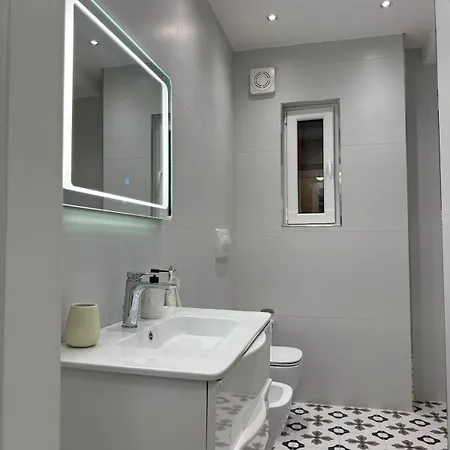 Modern Scandinavian Kodra E Diellit 2 Appartement